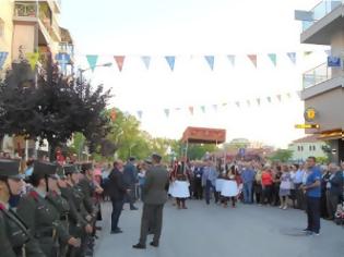 Φωτογραφία για Πλήθος πιστών υποδέχθηκαν τα Ιερά Λείψανα του Πολιούχου Αγίου Βησσαρίωνα στα Τρίκαλα [video]