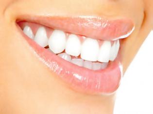 Φωτογραφία για Αυτές είναι οι τροφές που κιτρινίζουν τα δόντια σας. Τι πρέπει να κάνετε;