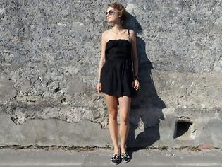 Φωτογραφία για Πώς να φοράς το μαύρο σου φόρεμα όλο το καλοκαίρι