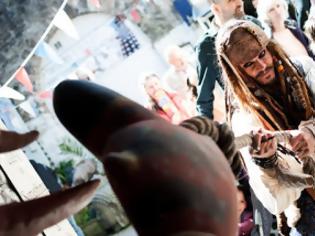 Φωτογραφία για ΑΠΟΚΑΛΥΨΗ: Ο Johny Depp είχε σταματήσει τα γυρίσματα για τους Πειρατές της Καραϊβικής γιατί... [photos]