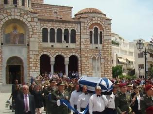 Φωτογραφία για Με τιμές Αρχηγού η κηδεία του Ταξίαρχου Αντώνη Δάρα στο Βόλο