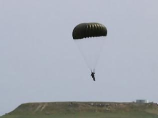 Φωτογραφία για Ακρωτηριασμός υπαξιωματικού των Καταδρομών κατά την πτώση με αλεξίπτωτο στην Κύπρο