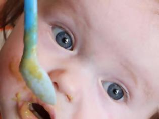 Φωτογραφία για Έρευνα: Τα μωρά θα πρέπει να μπουν στην τροφή από τον 4ο μήνα