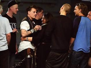 Φωτογραφία για ΣΕ ΚΑΚΟ ΧΑΛΙ ο Johny Depp στη Δανία στο after party της συναυλίας - Κόντεψε να πλακωθεί στο ξύλο με τον bodyguard [photos]