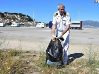 Φωτογραφία για Εθελοντικός καθαρισμός του λιμανιού της πόλης του Ναυπλίου από το Λιμενικό Σώμα [photos]