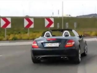 Φωτογραφία για Mercedes μπλοκάρει ασθενοφόρο με επείγον περιστατικό [video]