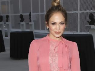 Φωτογραφία για Η Jennifer Lopez με ένα σύνολο που μόνο εκείνη θα τολμούσε να βάλει