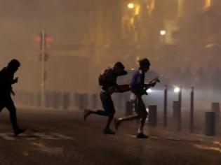 Φωτογραφία για Χάος από τα επεισόδια στο Euro - Δεκάδες τραυματίες, 2 σοβαρά [photos]