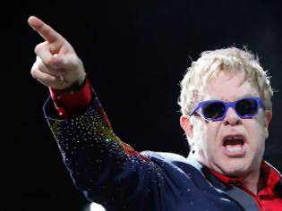 Φωτογραφία για Άγριο ΚΡΑΞΙΜΟ του Elton John στους σεκιουριτάδες! Γιατί τα πήρε ο διάσημος τραγουδιστής; [photo]