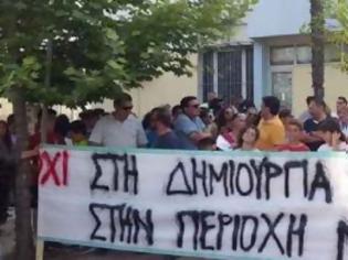 Φωτογραφία για Θέρμη: Πορεία διαμαρτυρίας των κατοίκων για το κέντρο φιλοξενίας στις σιταποθήκες Κορδογιάννη