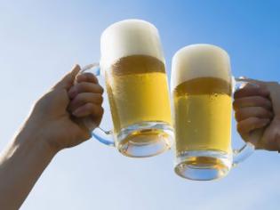 Φωτογραφία για Σας δίνουμε 10 λόγους για να απολαύσετε μια παγωμένη μπύρα. Το ξέρατε ότι κάνει καλό στην υγεία;