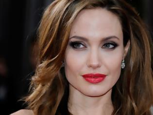 Φωτογραφία για Ποιος βοηθάει την Angelina Jolie με τα ψώνια; [photos]