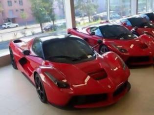 Φωτογραφία για Το 2,5% όλων των LaFerrari του κόσμου σε ένα δωμάτιο [video]