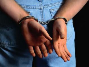 Φωτογραφία για Συνελήφθη 22χρονος που έκλεβε βενζινάδικα στα Νότια Προάστια