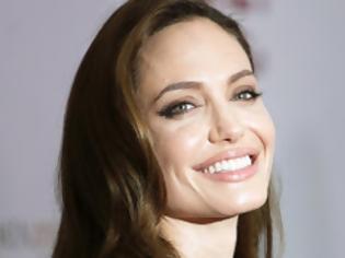 Φωτογραφία για Η Angelina Jolie πήγε τον γιο της να δει μιούζικαλ! [photos]