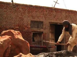 Φωτογραφία για Πακιστανοί Μουσουλμάνοι χτίζουν εκκλησία για τους Χριστιανούς γείτονές τους