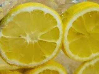 Φωτογραφία για Το ήξερες; Γιατί ΠΡΕΠΕΙ να μπαίνουν τα λεμόνια στην κατάψυξη;
