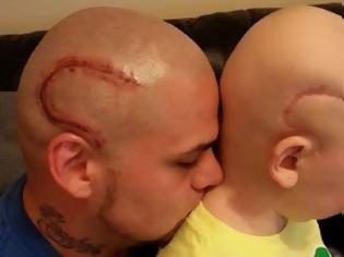 Φωτογραφία για Συγκινητικό: Αυτός ο πατέρας έκανε tattoo το σημάδι του γιου του που έπασχε από καρκίνο στον εγκέφαλο