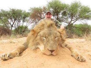 Φωτογραφία για Αυτός είναι ο Σουηδός πολιτικός που έχει προκαλέσει σάλο με τα άγρια ζώα που σκοτώνει και... τρώει!