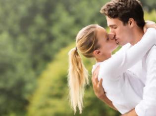 Φωτογραφία για 8 πράγματα που σίγουρα δεν ξέρατε για τα φιλιά!