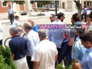 Φωτογραφία για Αποδοκιμασίες σε Ελληνα υφυπουργό: Nτροπή σου απατεώνα, αλήτες και ψεύτες... [video]
