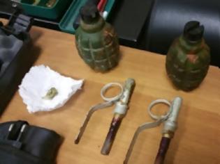 Φωτογραφία για Ηράκλειο: Έκρυβε αρχαίους αμφορείς και «μίνι» οπλοστάσιο στο σπίτι του – Δείτε φωτογραφίες