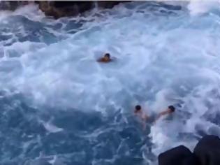 Φωτογραφία για Κολυμβητές ''παίζουν'' με τον θάνατο [video]