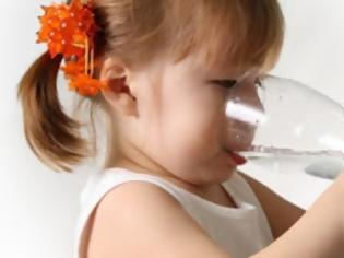 Φωτογραφία για Προσοχή: Πόσο νερό πρέπει να πίνουν τα παιδιά σύμφωνα με την ηλικία τους;