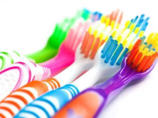 Φωτογραφία για Μια μέση οδοντόβουρτσα μπορεί να περιέχει 10 εκατομμύρια βακτήρια!