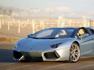 Φωτογραφία για ΣΕΙΣΜΟΣ στο διαδίκτυο: Η φωτογραφία με τη Lamborghini έχει γίνει viral και θα καταλάβετε γιατί... [photo]