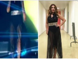 Φωτογραφία για Λίγο έλειψε να πέσει φαρδιά πλατιά στο live του ημιτελικού του «X Factor» η Έλενα Παπαρίζου!