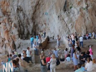 Φωτογραφία για Προσκύνημα στο σπήλαιο του Άη Νικόλα στη Βαράσοβα [video]