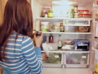 Φωτογραφία για Απίθανο κόλπο! Πώς θα διώξετε τις άσχημες μυρωδιές από το ψυγείο με υλικά που έχετε ήδη στο σπίτι;