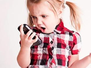 Φωτογραφία για Παιδί και εθισμός στο κινητό τηλέφωνο: Τι μπορεί να κάνει ο γονέας