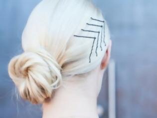 Φωτογραφία για Ο πιο έξυπνος τρόπος να κάνεις «αόρατα» τα τσιμπιδάκια στα μαλλιά σου!