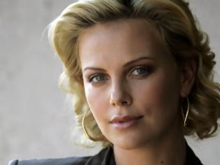 Φωτογραφία για Έχει νέα σχέση η Charlize Theron; [photos]