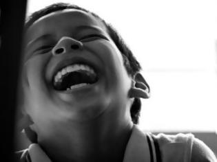 Φωτογραφία για Οι άνθρωποι που γελούν σαν μικρά παιδιά  είναι λίγοι και διαλεχτοί