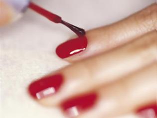 Φωτογραφία για Gel manicure (shellac), τι πρέπει να γνωρίζουμε και τι μελλοντικά προβλήματα προκαλεί