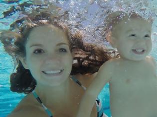 Φωτογραφία για Θα τρελαθείτε! 22 μηνών και δηλώνει... κολυμβητής! [video]