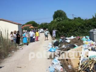 Φωτογραφία για Κυανή Ακτή: Ζουν με τα σκουπίδια δίπλα στις πόρτες τους εδώ και δύο χρόνια