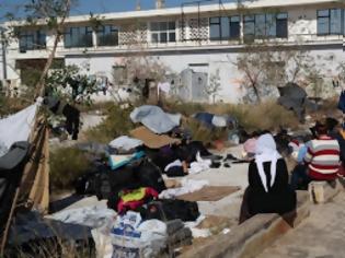 Φωτογραφία για Κάτω από άθλιες συνθήκες διαμένουν οι πρόσφυγες στο αεροδρόμιο του Ελληνικού