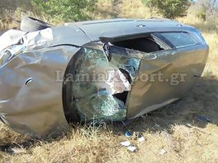 Φωτογραφία για Λαμία: Το αυτοκίνητο διαλύθηκε από τις τούμπες - Τραυματίας ο οδηγός