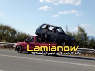 Φωτογραφία για Γίνονται και στην Λαμία: Μυθικός Ρομά φόρτωσε αυτοκίνητο στο…αγροτικό του... [photos]