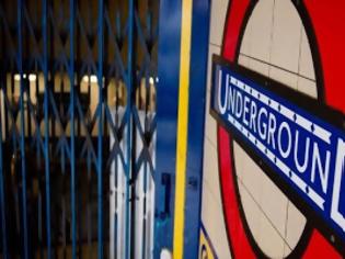 Φωτογραφία για Εκκενώθηκε ο σταθμός του μετρό στο Λονδίνο - H αστυνομία ερευνά εγκαταλελειμμένο αυτοκίνητο