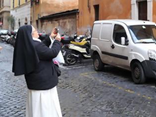 Φωτογραφία για Έκκληση Πάπα στις καλόγριες να μη «χάνονται» στο Facebook!