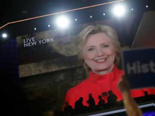 Φωτογραφία για Η Χίλαρι Κλίντον είναι η πρώτη γυναίκα που ηγείται του ψηφοδελτίου μεγάλου κόμματος στην ιστορία των Ηνωμένων Πολιτειών