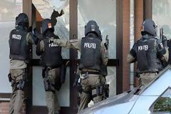Σαρώνει σπίτια και τζαμί η Γερμανική αστυνομία για να βρει τρομοκράτες