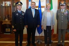 Συνάντηση  Πάνου Καμμένου με την Υπουργό Άμυνας της Ιταλίας Roberta Pinotti στην αεροπορική βάση «Galatina» στο Λέτσε της Ιταλίας [photos]