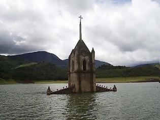 Φωτογραφία για Εκκλησία αναδύθηκε από το νερό ύστερα από 30 χρόνια! [photos]