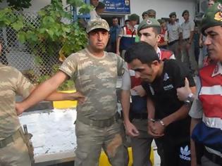 Φωτογραφία για Η στιγμή της σύλληψης των 11 κομάντο στην Τουρκία - ΦΩΤΟ